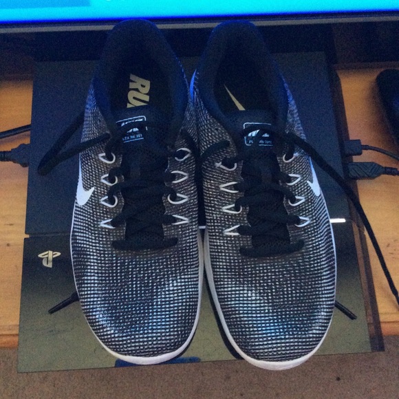 NIKE running shoes - Picture 4 of 6